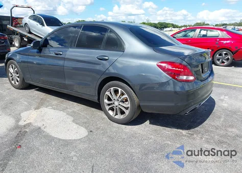 2015 Mercedes-Benz C 300 из США, поврежденный, VIN 55SWF4JB3FU051243